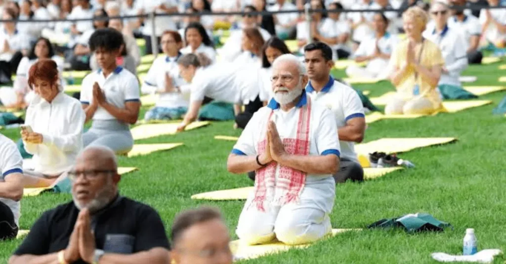 narendra modi doing yoga